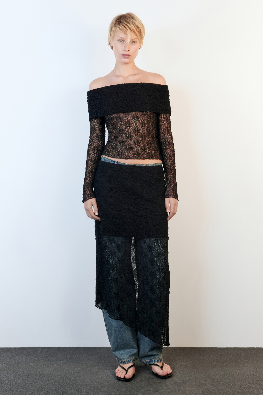 Блузка кружевная с открытыми плечами - цвет черный - 5