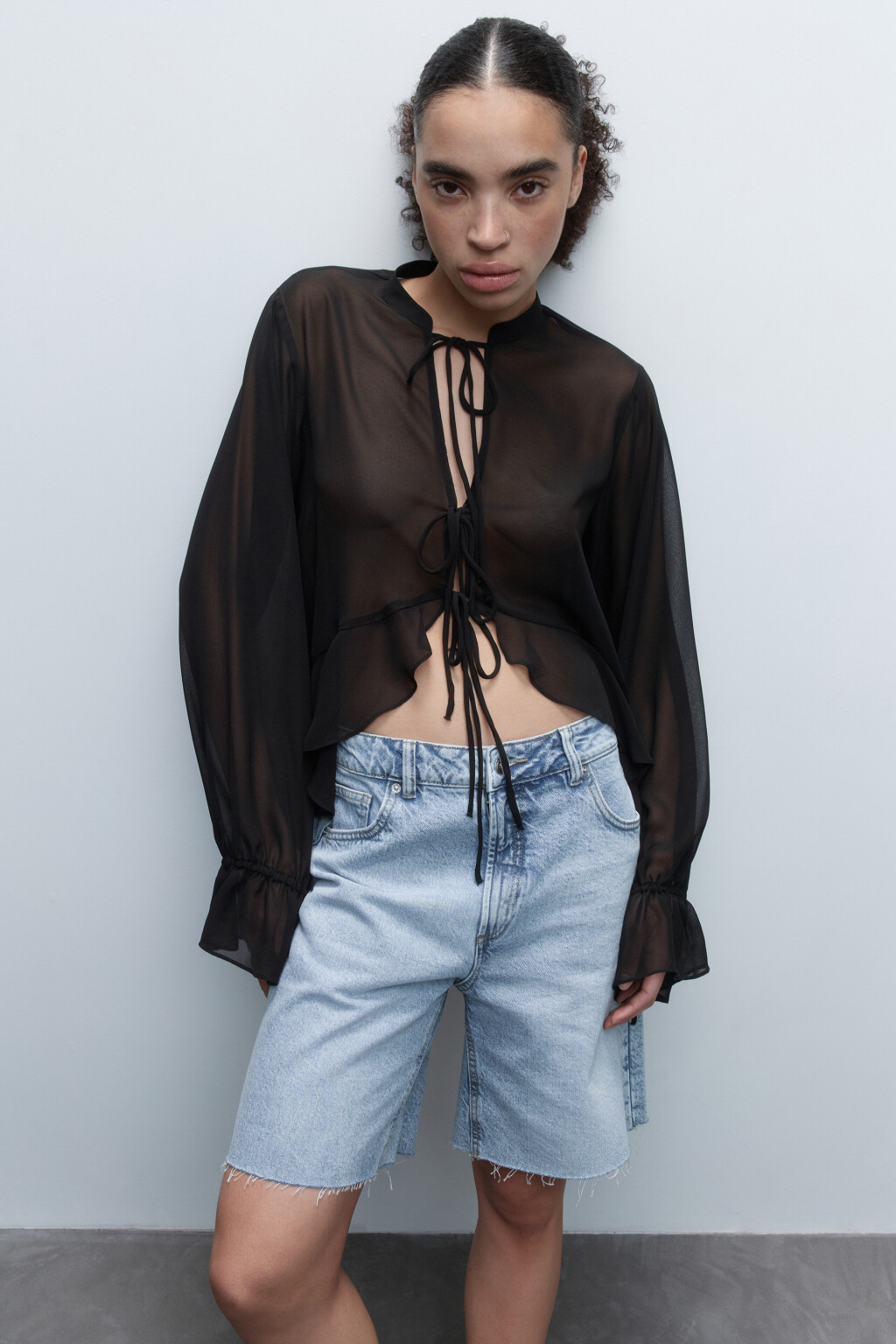 Блузка шифоновая с длинными рукавами и завязками - цвет черный - 1