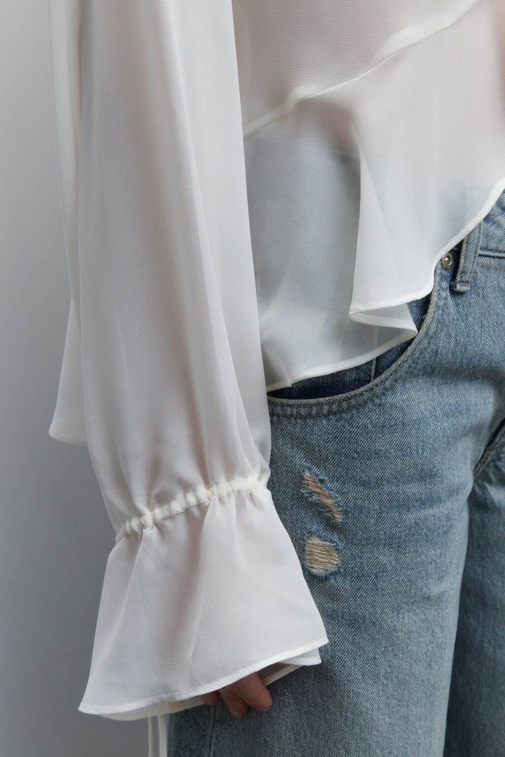 Блузка шифоновая с длинными рукавами и завязками - цвет молочный - 7