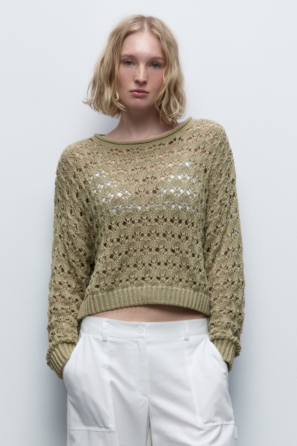 Джемпер укороченный ажурной вязки - цвет зеленый - 2