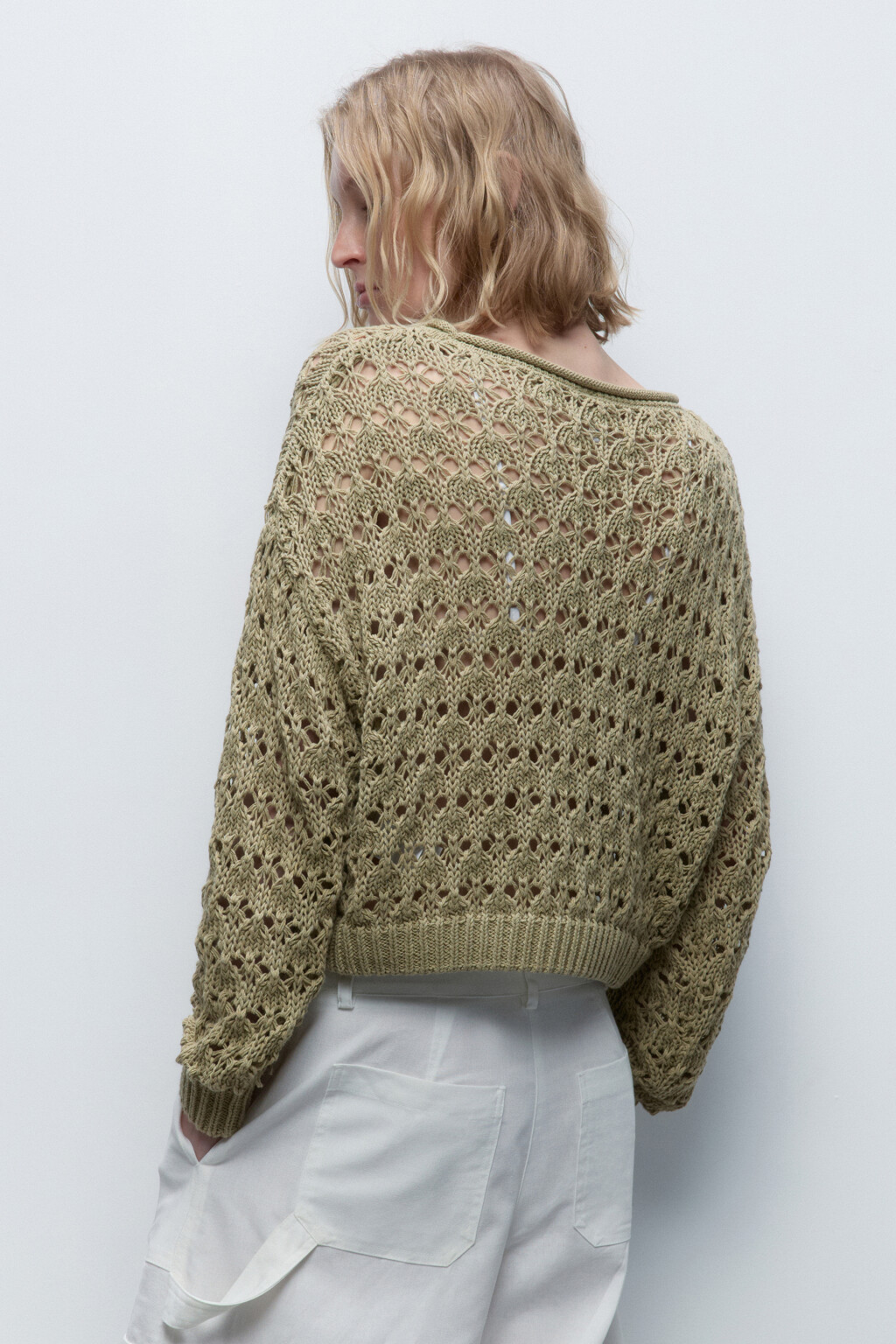 Джемпер укороченный ажурной вязки - цвет зеленый - 4