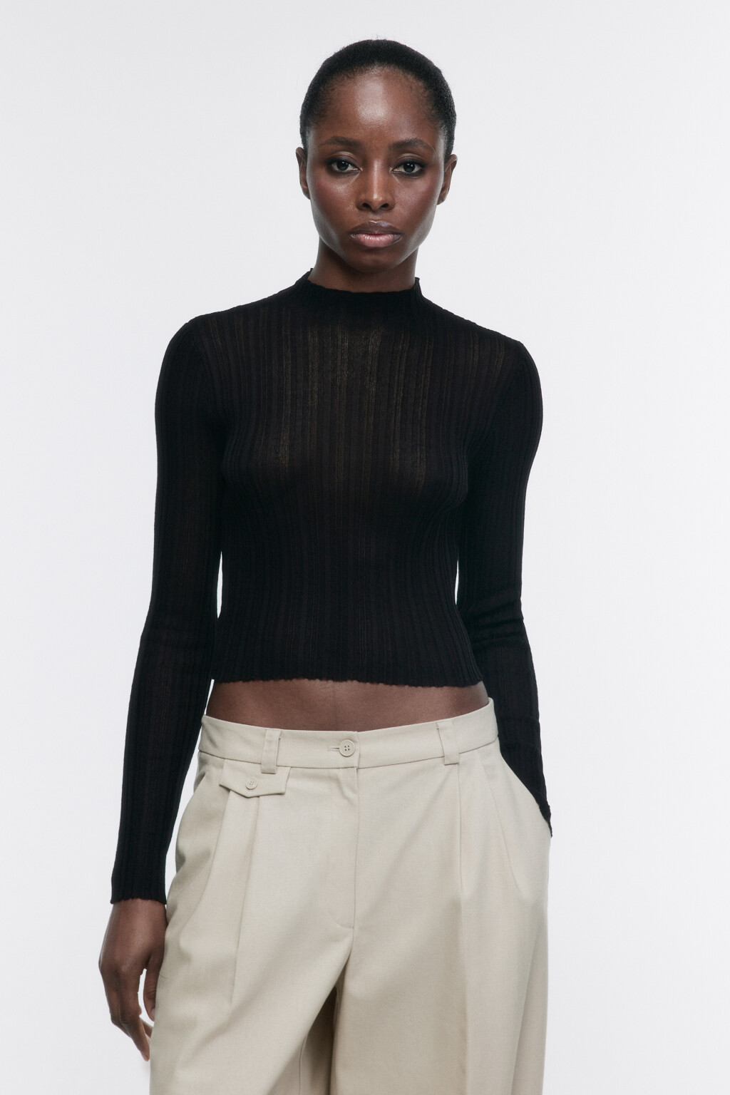 Водолазка укороченная тонкой вязки - цвет черный - 2