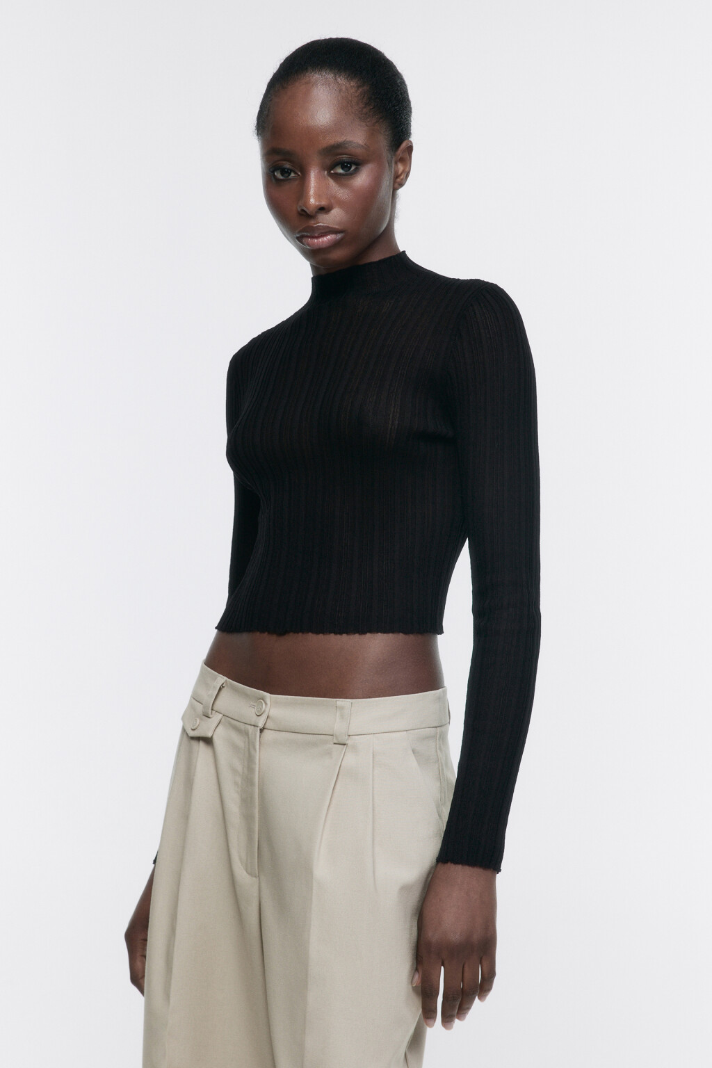 Водолазка укороченная тонкой вязки - цвет черный - 3