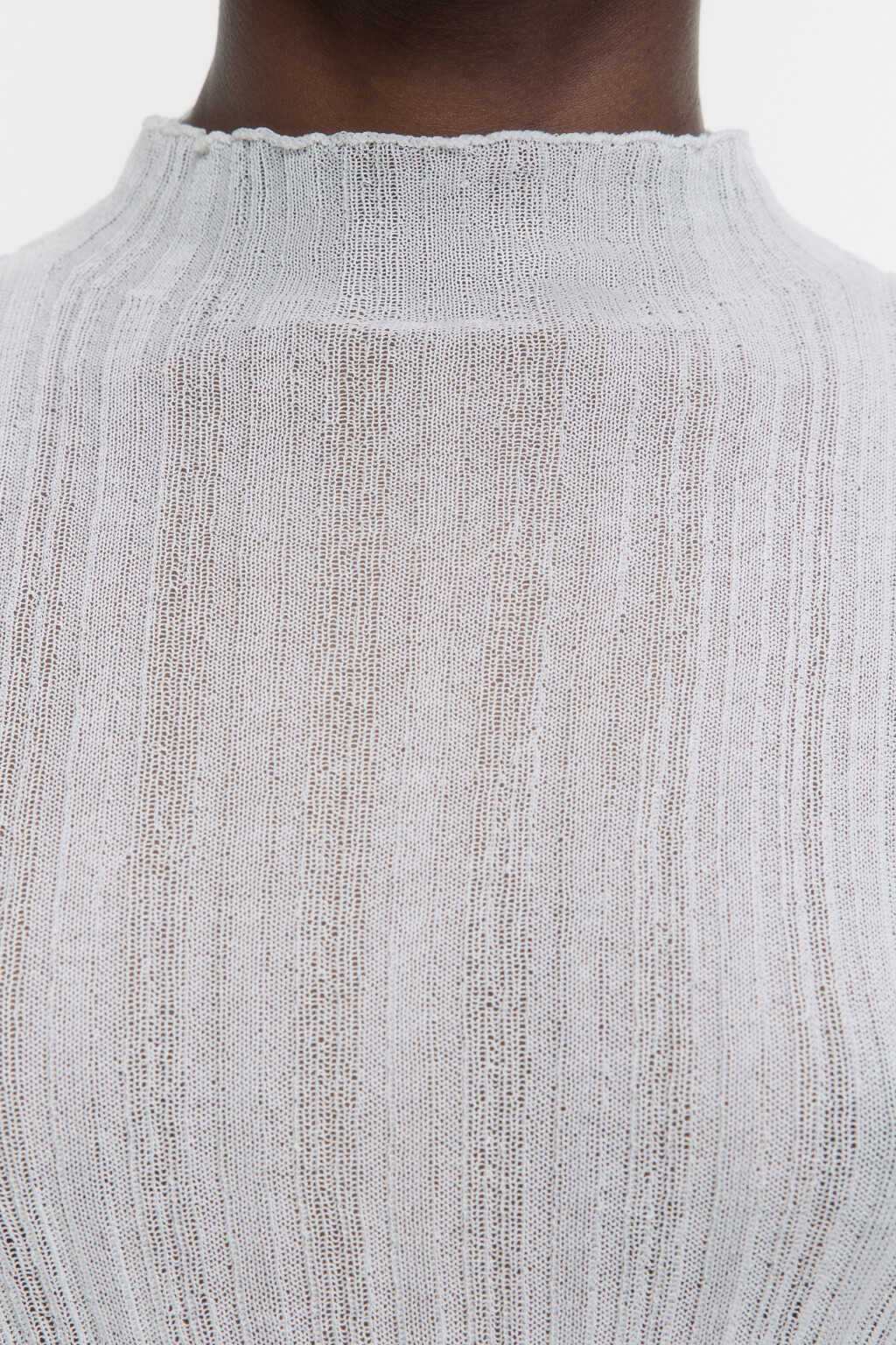 Водолазка укороченная тонкой вязки - цвет бежевый - 6