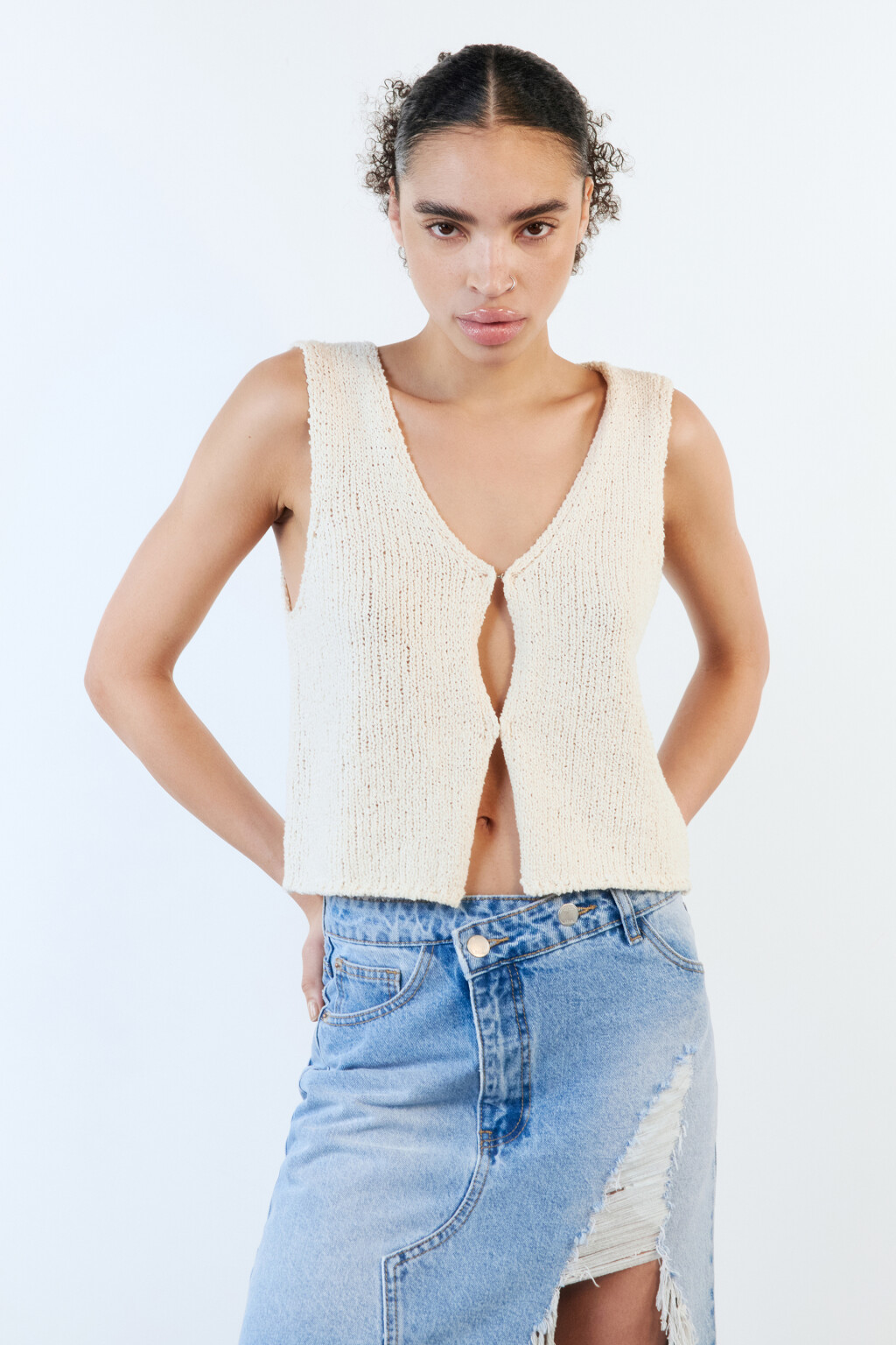Топ-жилет вязаный на пуговицах - цвет бежевый - 3