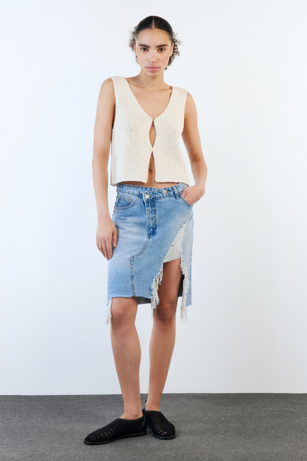 Топ-жилет вязаный на пуговицах - цвет бежевый - 6