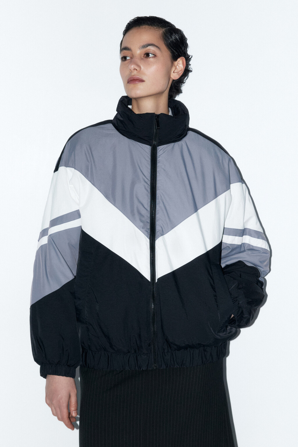 Куртка-олимпийка утепленная с принтом - цвет черный - 2