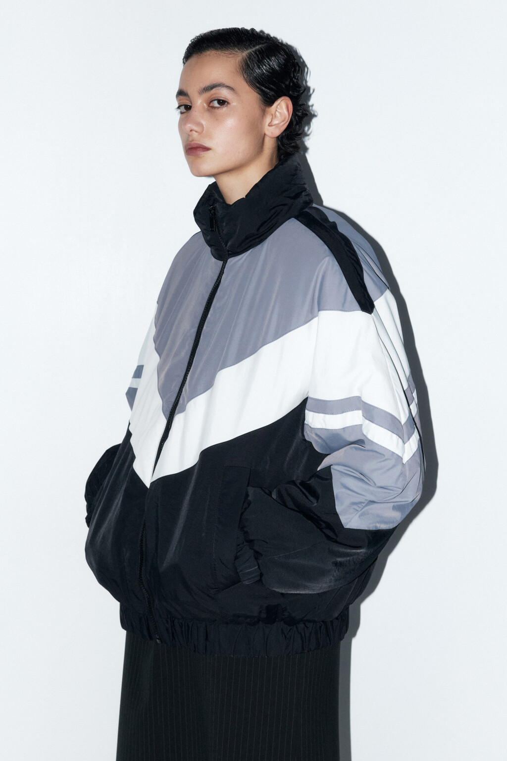 Куртка-олимпийка утепленная с принтом - цвет черный - 3