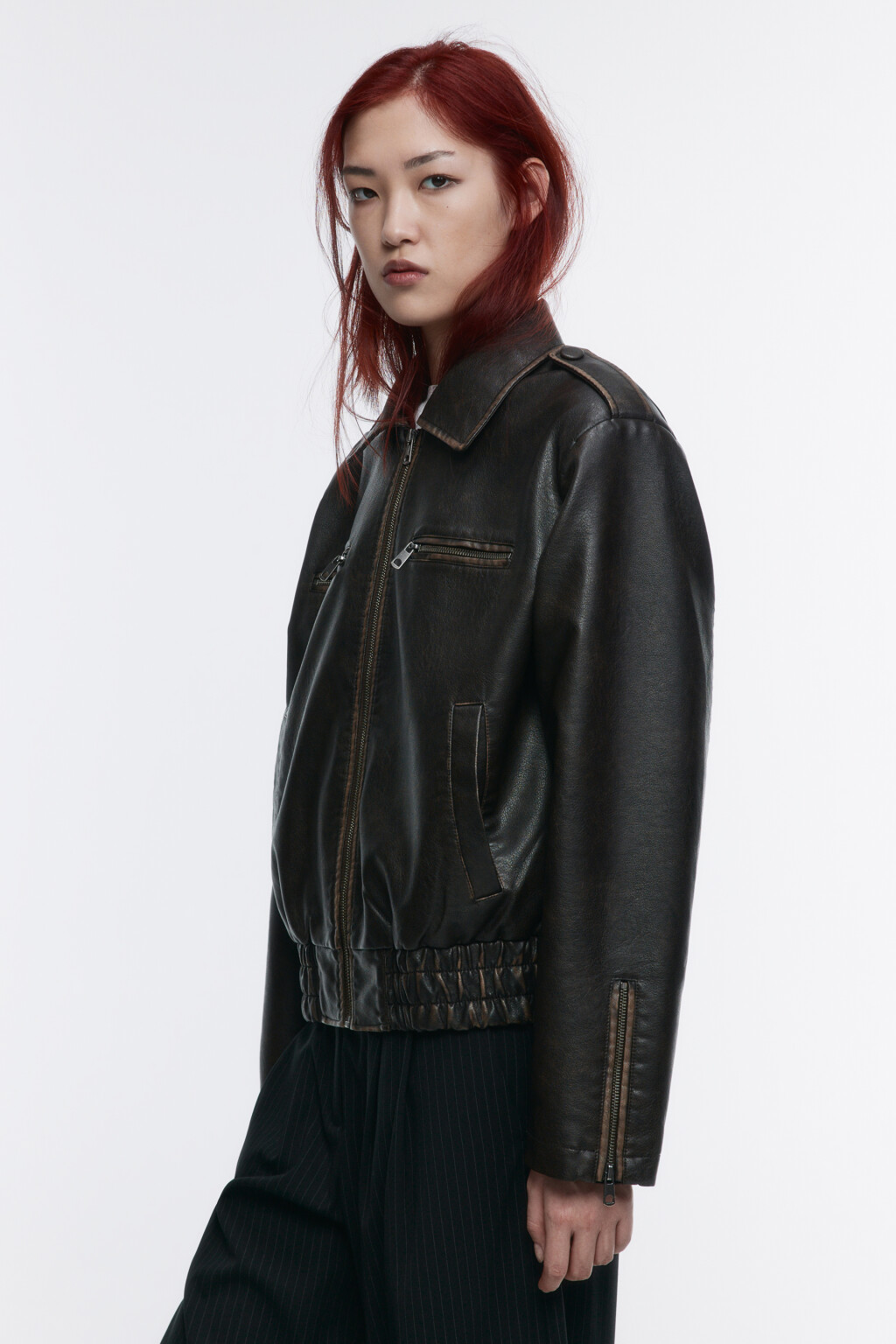 Куртка-бомбер укороченная с погонами - цвет коричневый - 4