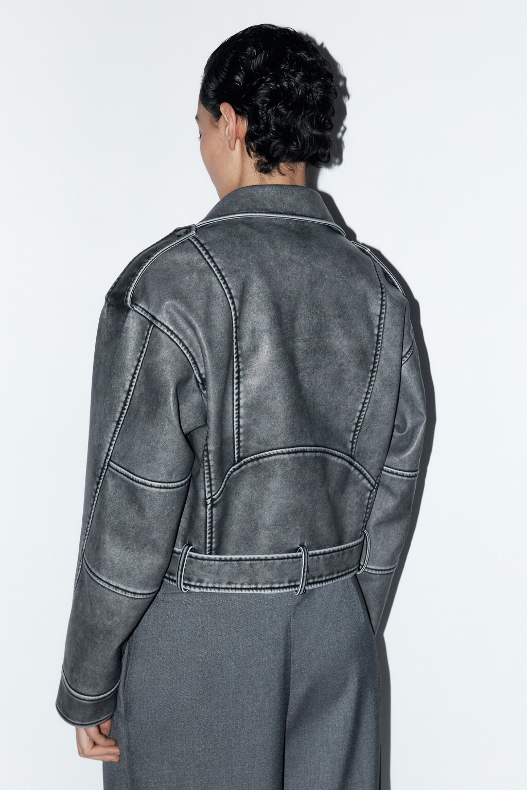 Куртка-косуха байкерская укороченная - цвет серый - 5