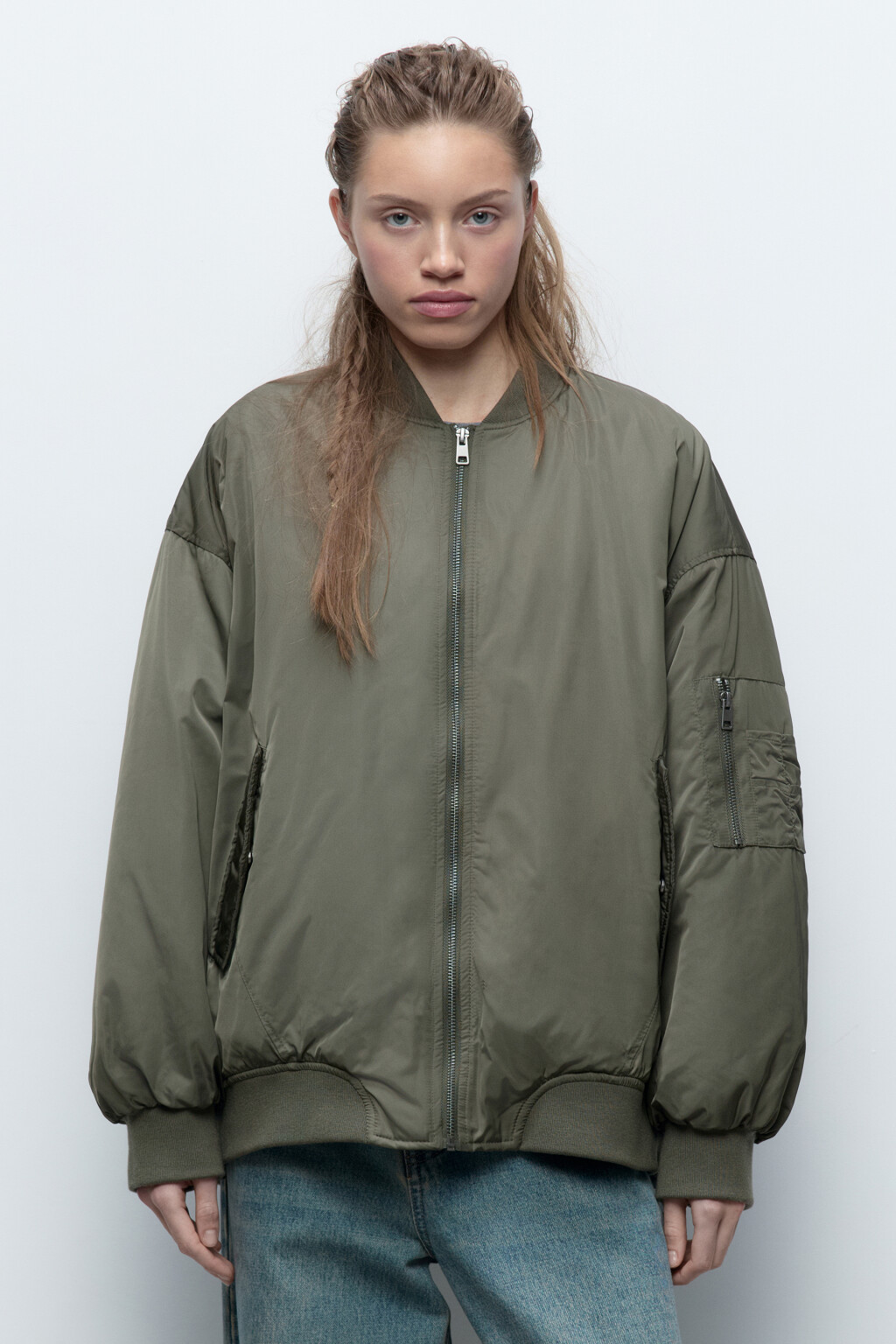 Куртка-бомбер утепленная с разрезами на молнии - цвет зеленый - 2