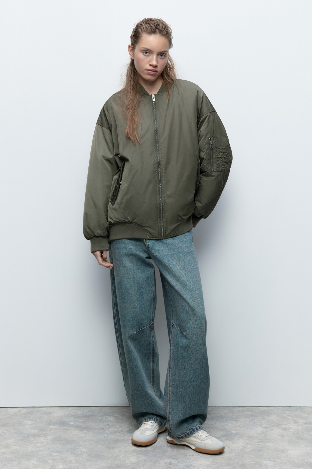 Куртка-бомбер утепленная с разрезами на молнии - цвет зеленый - 5