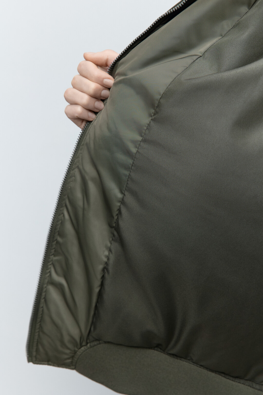 Куртка-бомбер утепленная с разрезами на молнии - цвет зеленый - 8