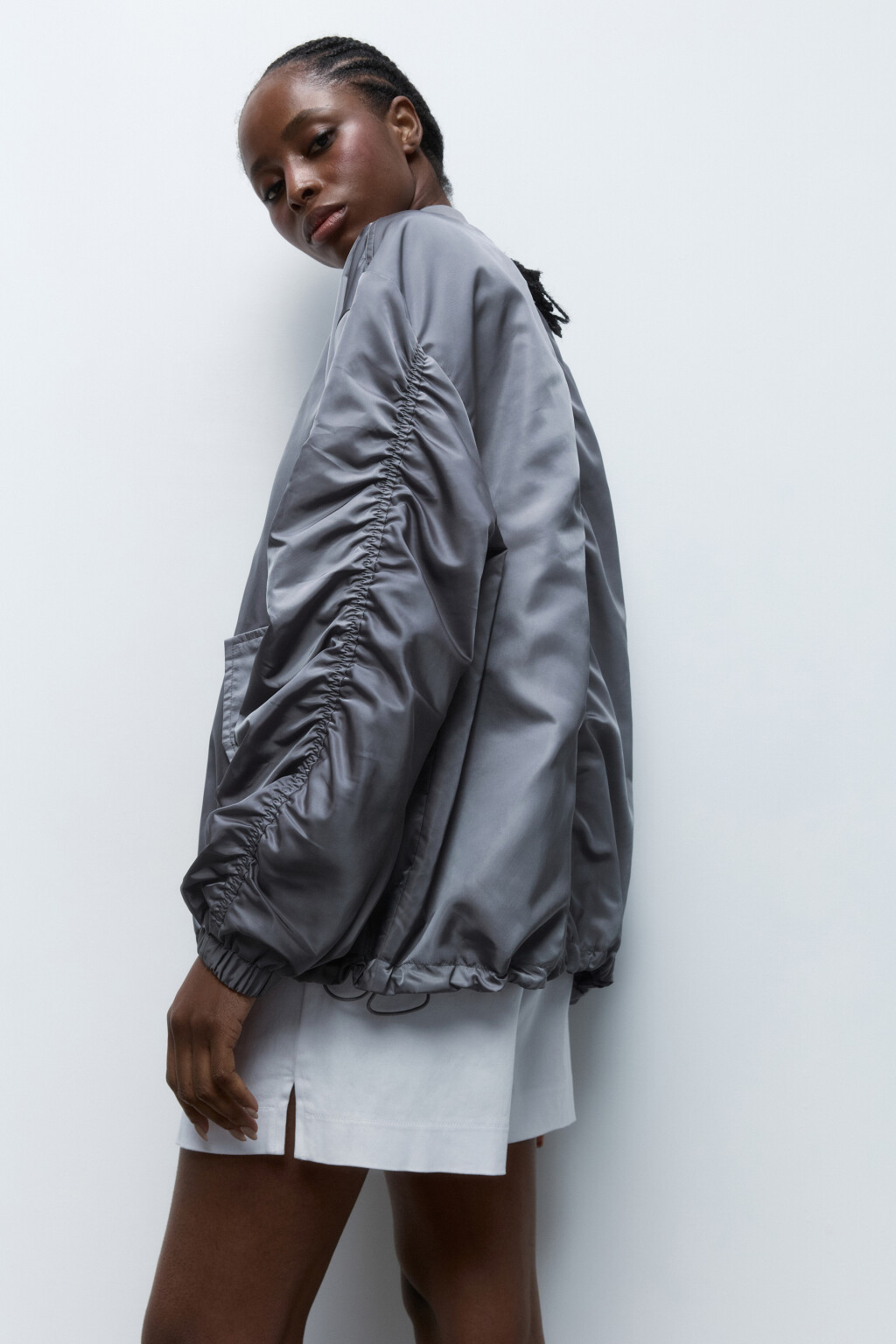 Куртка-бомбер oversize с драпировками - цвет серый - 2