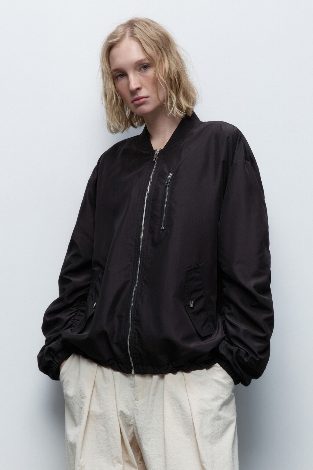 Куртка-бомбер oversize с драпировками - цвет черный - 2