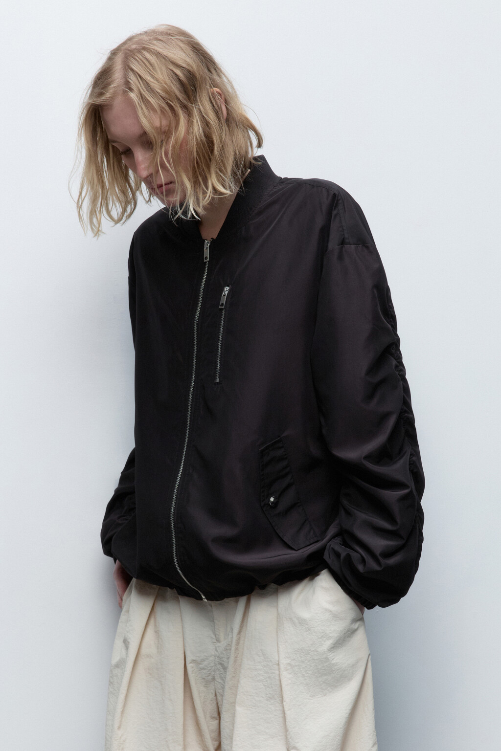 Куртка-бомбер oversize с драпировками - цвет черный - 3