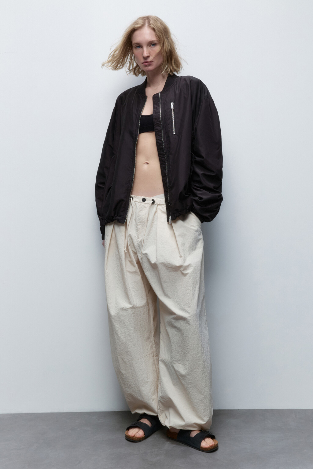 Куртка-бомбер oversize с драпировками - цвет черный - 4