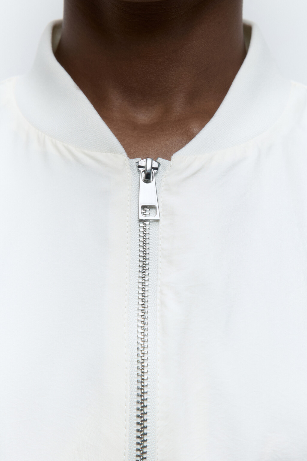 Куртка-бомбер с драпировками на рукавах - цвет бежевый - 7