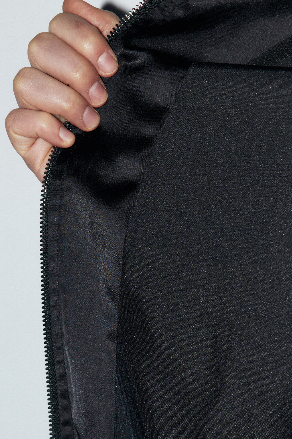 Куртка-бомбер oversize из атласной ткани - цвет черный - 8