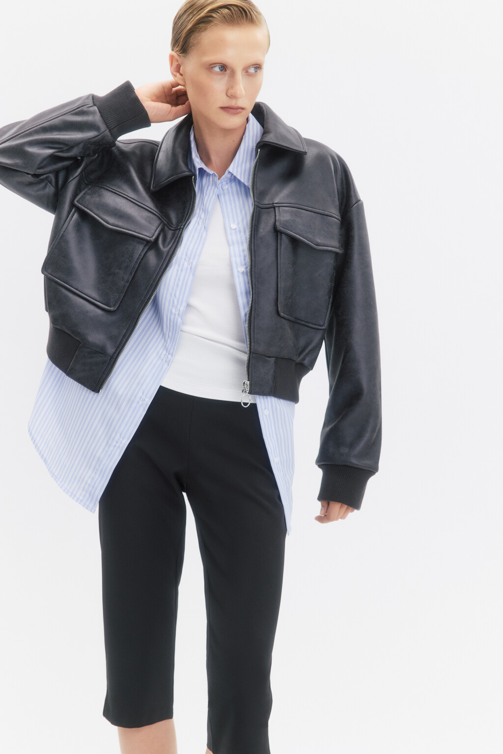 Куртка-бомбер укороченная с накладными карманами - цвет серый - 7