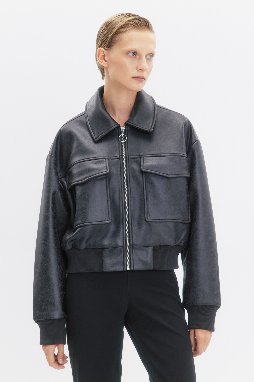 Куртка-бомбер укороченная с накладными карманами - цвет серый - 2