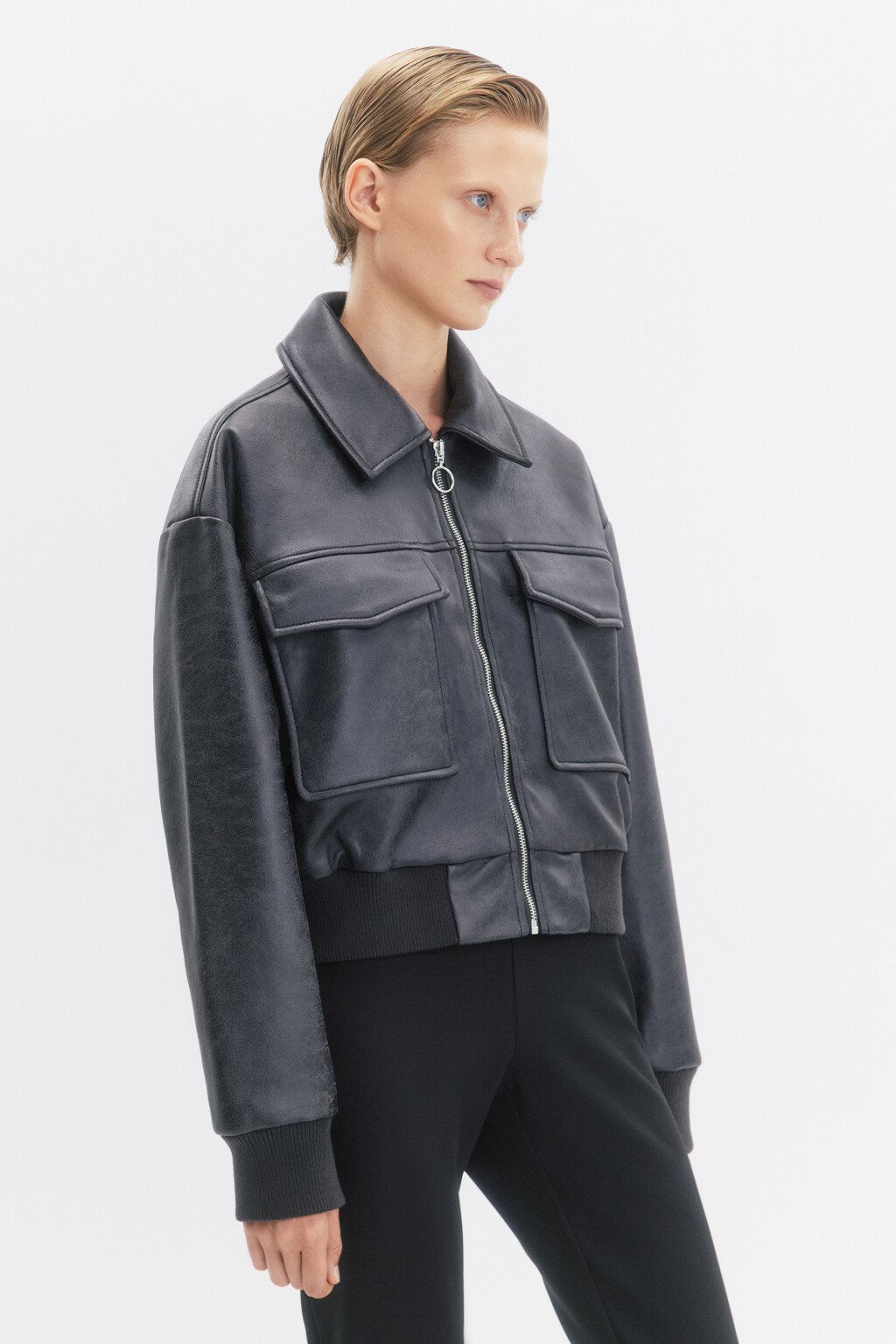 Куртка-бомбер укороченная с накладными карманами - цвет серый - 3