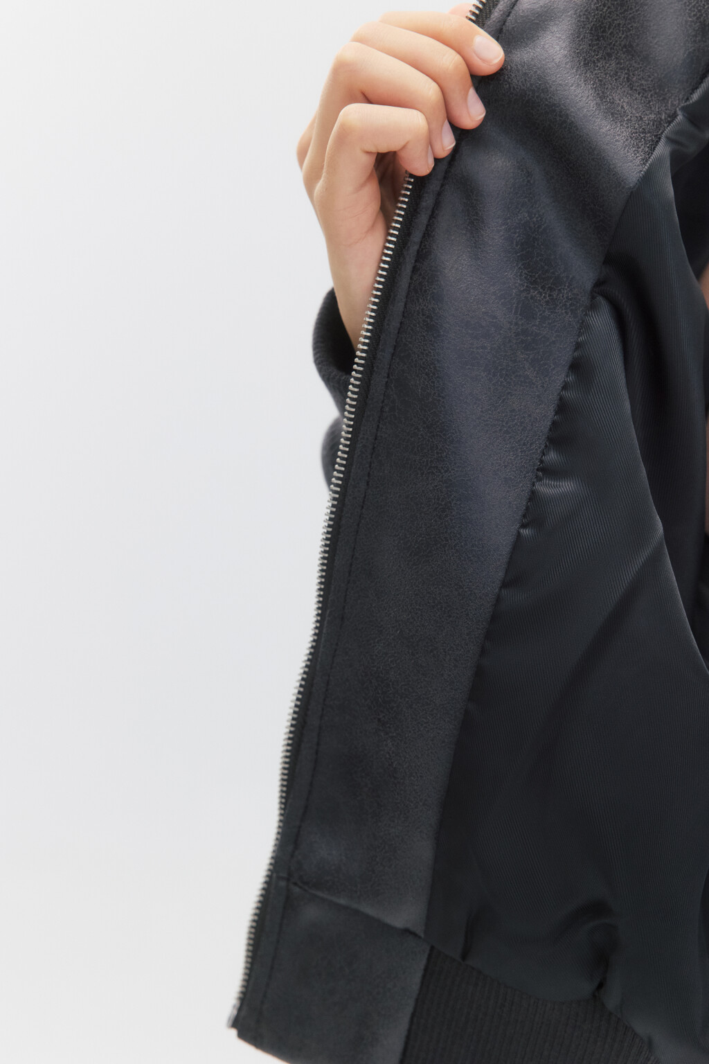 Куртка-бомбер укороченная с накладными карманами - цвет серый - 9