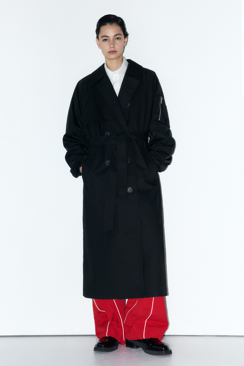 Плащ-тренчкот с рукавами бомбера - цвет черный - 3