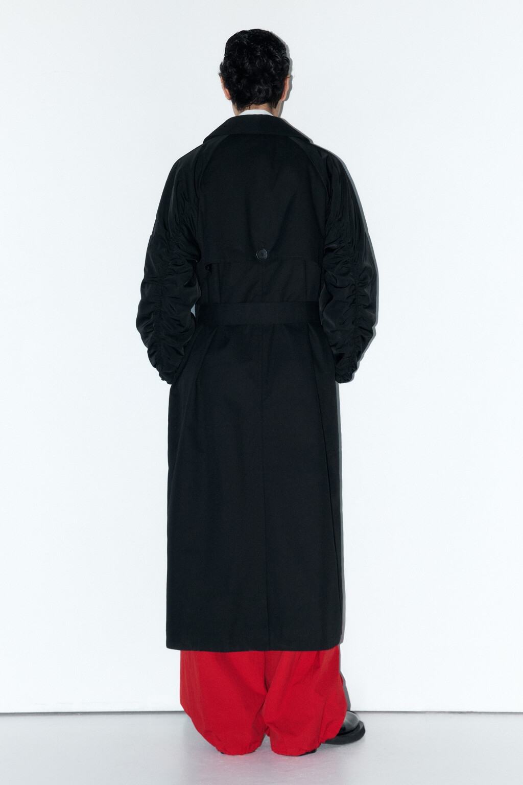 Плащ-тренчкот с рукавами бомбера - цвет черный - 5