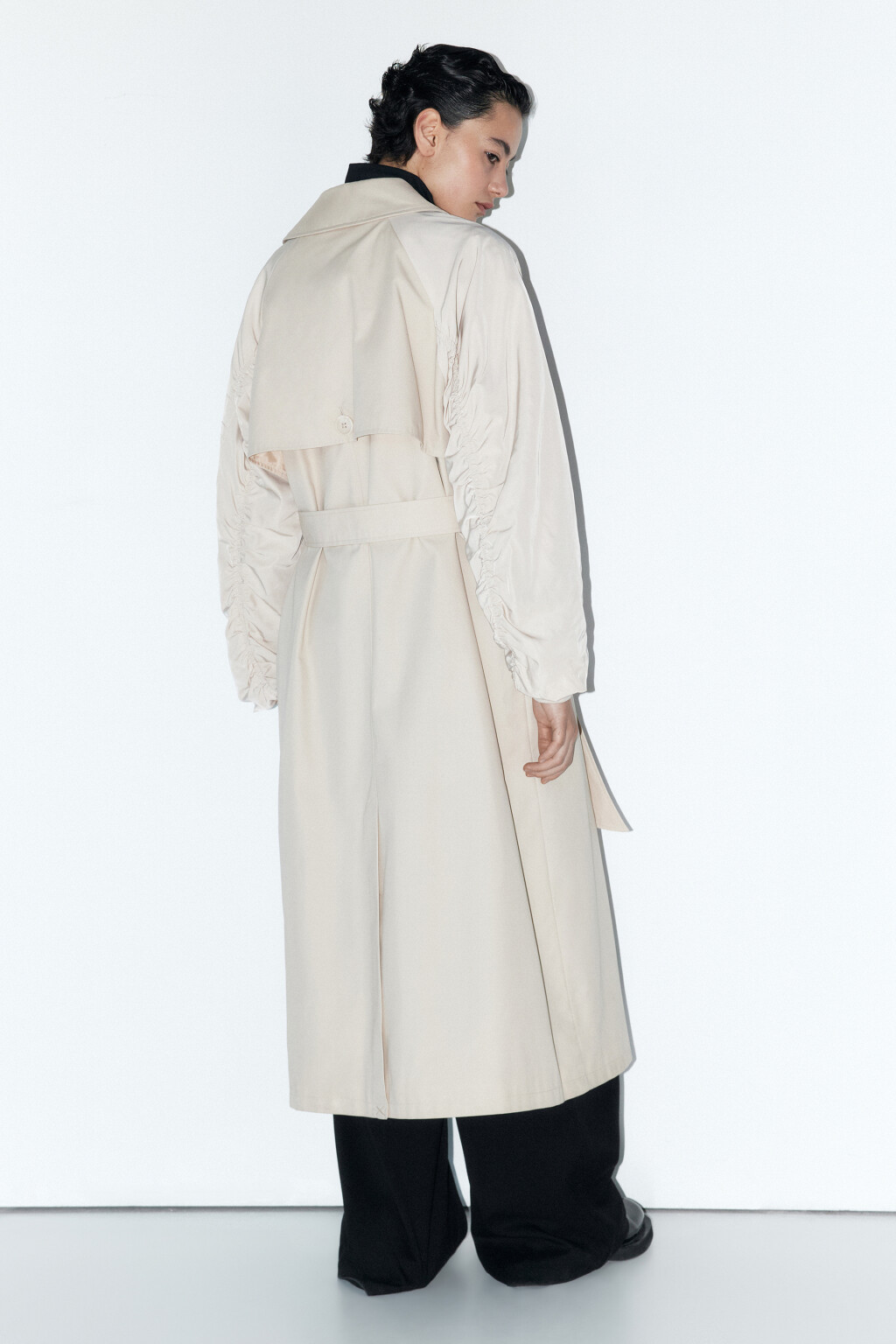 Плащ-тренчкот с рукавами бомбера - цвет бежевый - 4