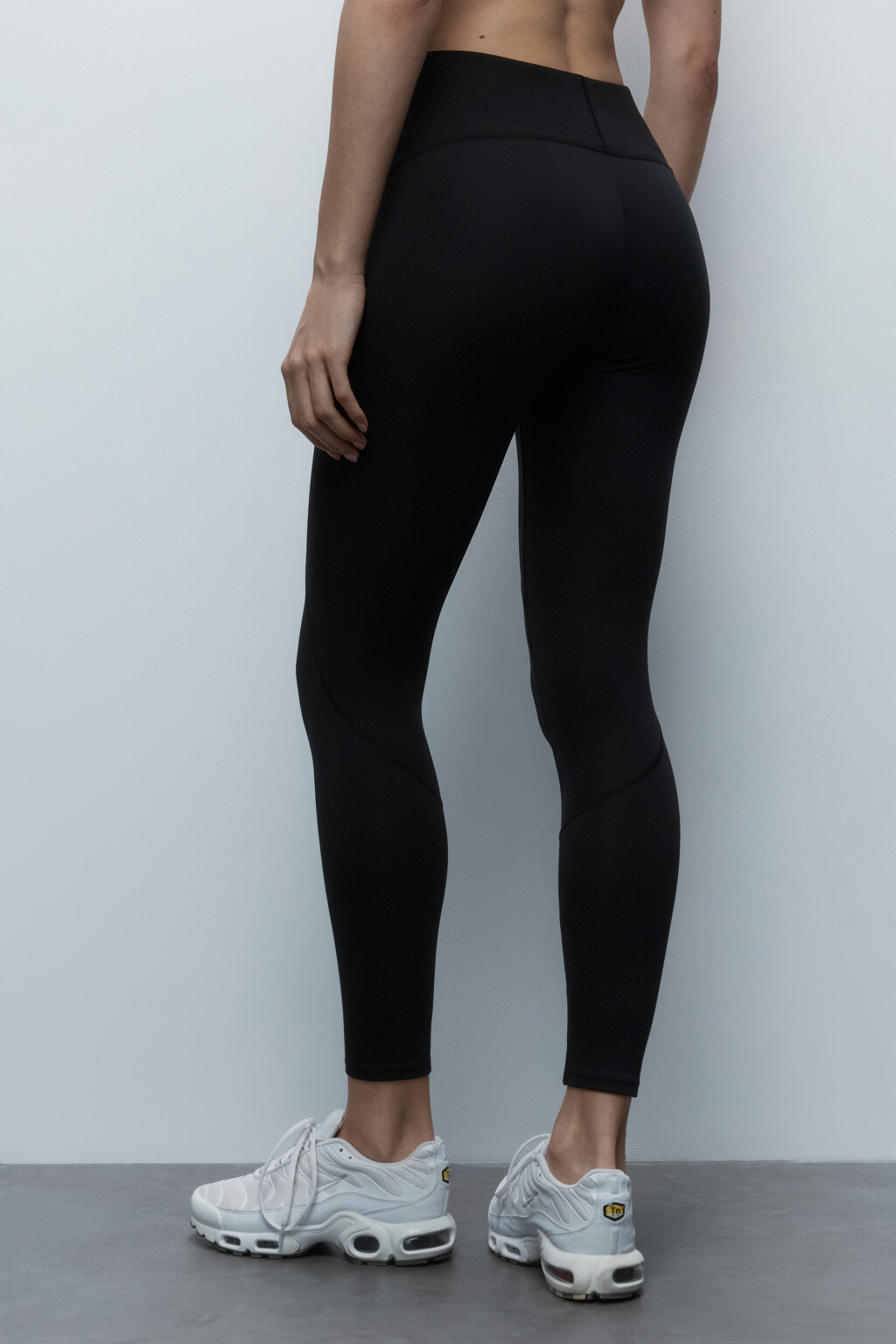 Леггинсы спортивные с рельефными швами - цвет черный - 5