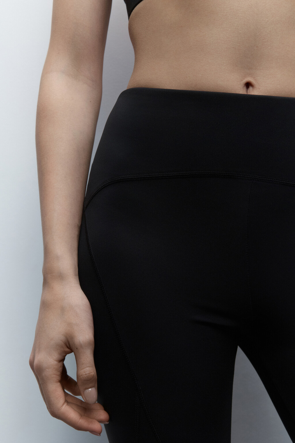 Леггинсы спортивные с рельефными швами - цвет черный - 7