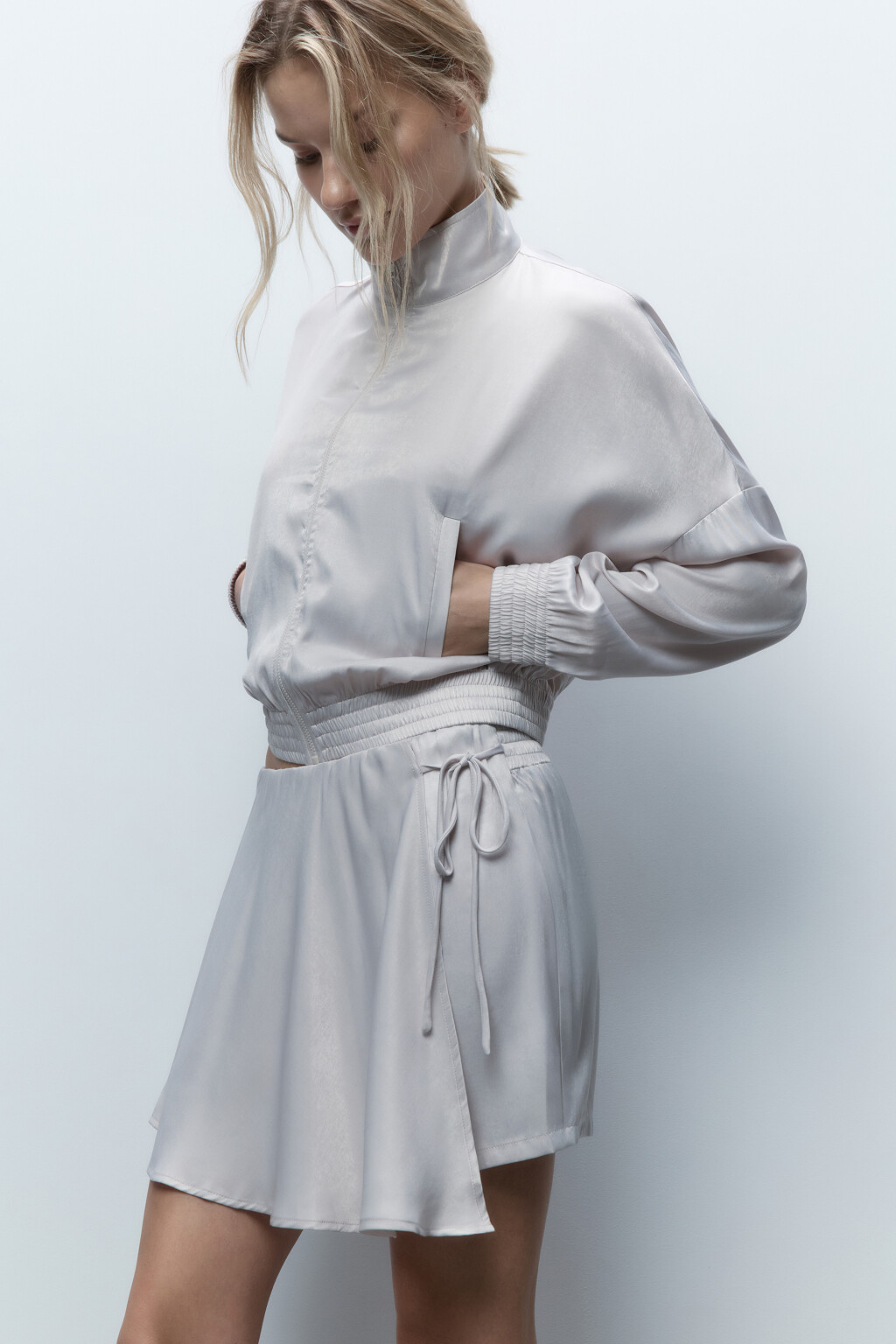 Юбка-шорты спортивная с шелковой фактурой - цвет ванильный - 1