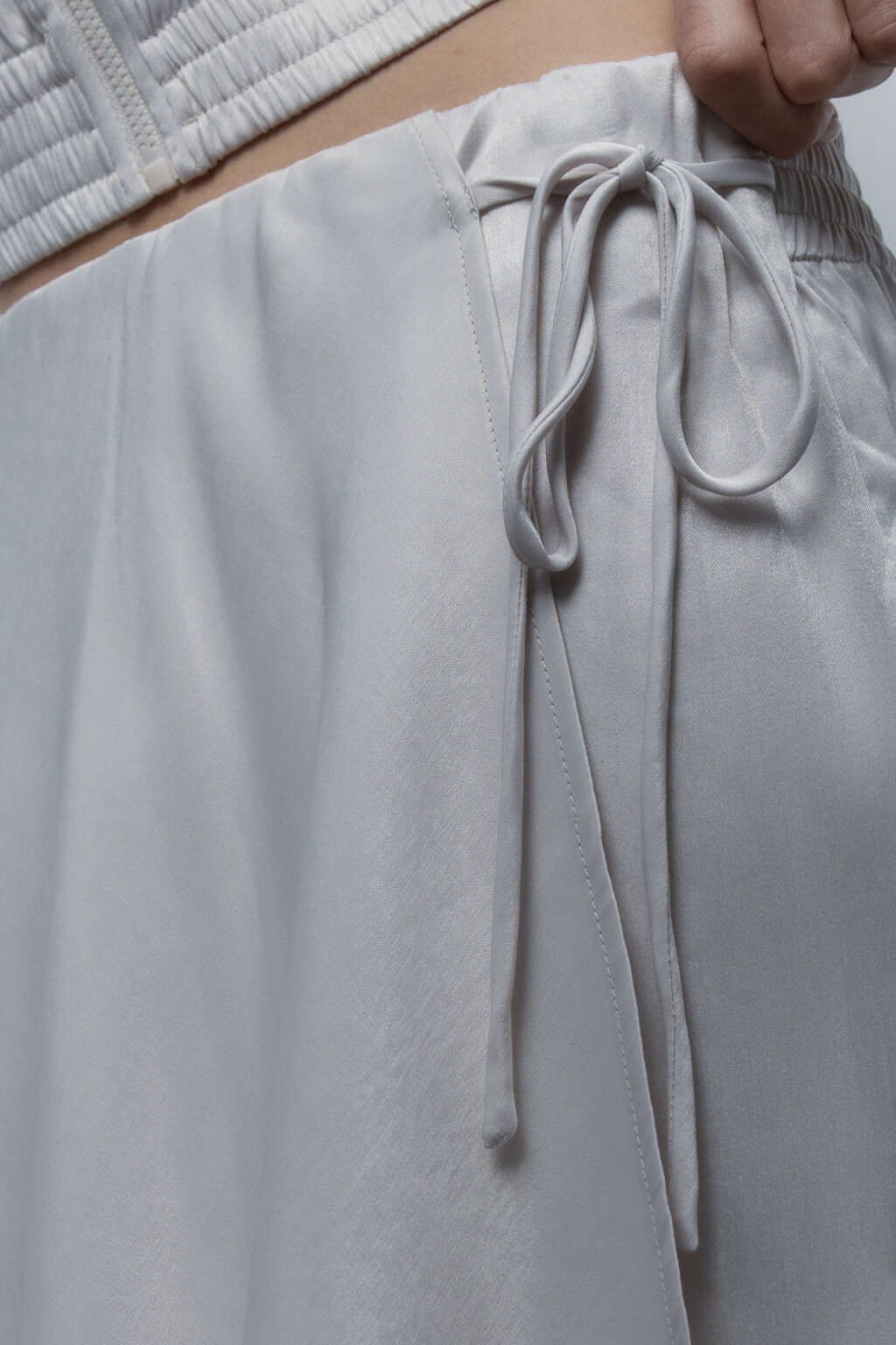 Юбка-шорты спортивная с шелковой фактурой - цвет ванильный - 6