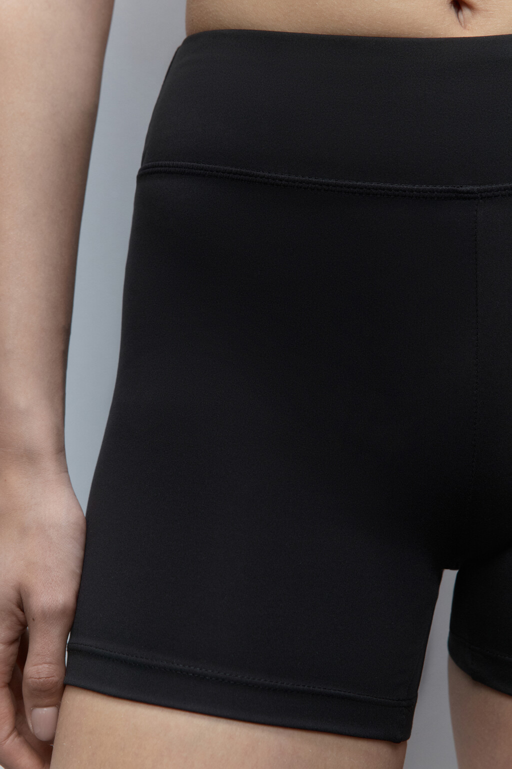 Шорты-велосипедки гладкие со средней посадкой - цвет черный - 8