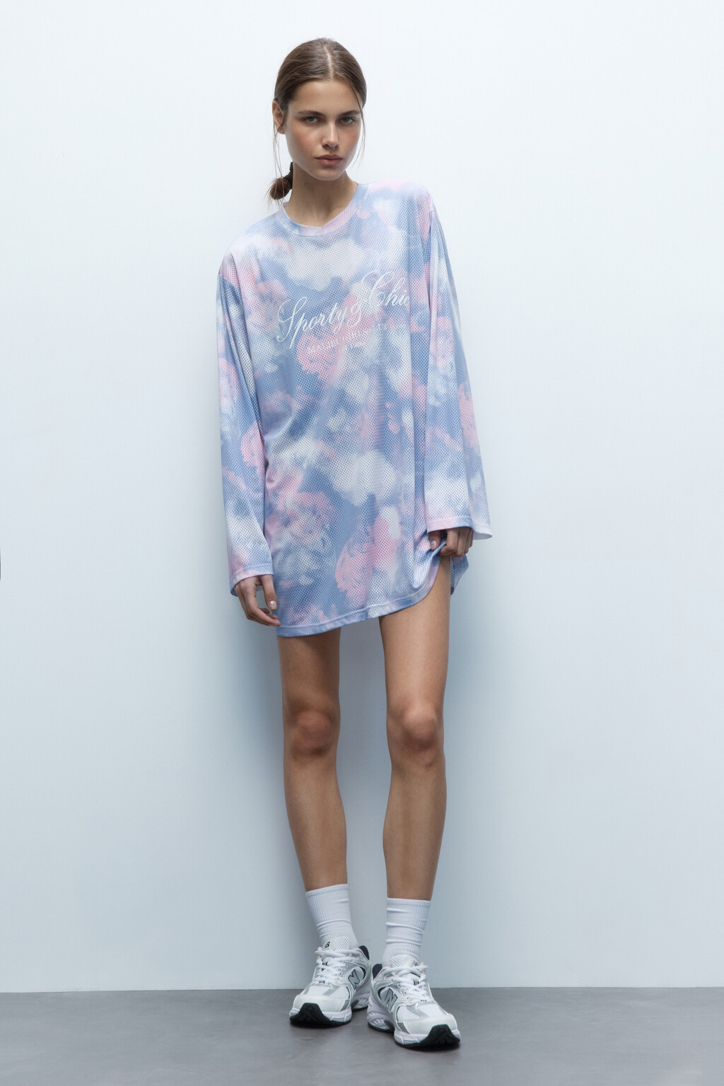 Платье-лонгслив спортивное сетчатое с принтом - цвет белый - 5