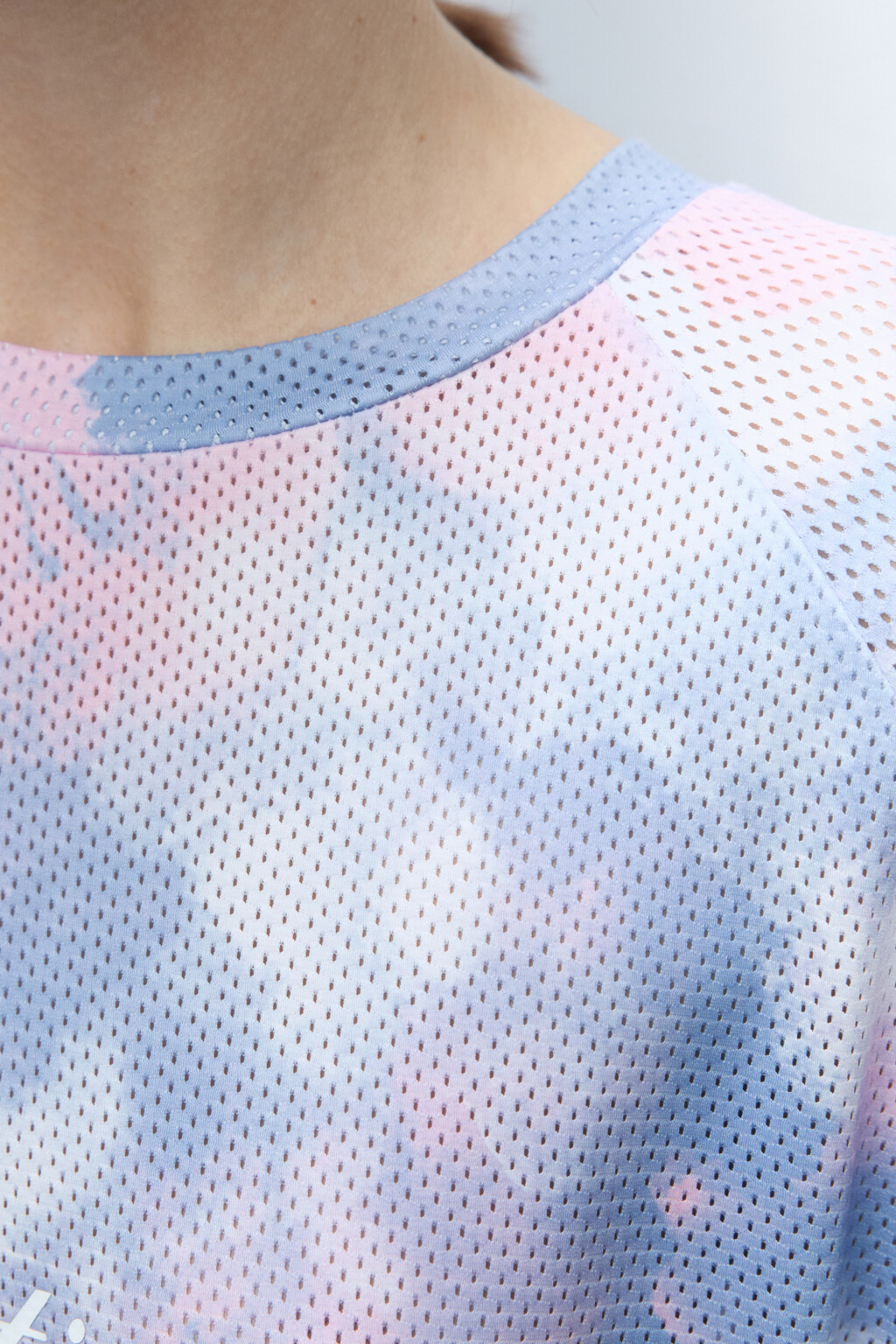 Футболка oversize спортивная из сетки с принтом - цвет белый - 7