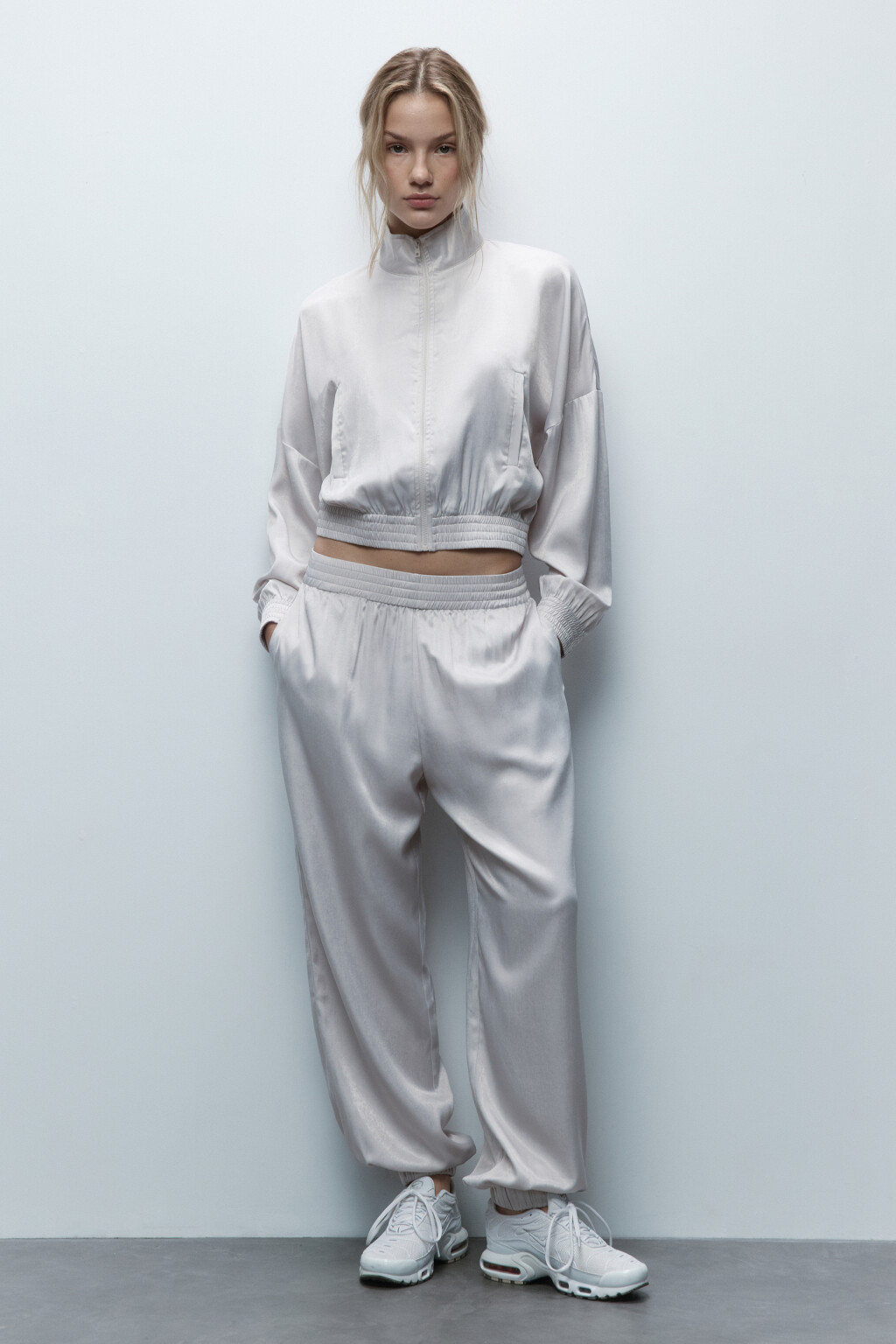 Куртка-олимпийка спортивная с шелковой фактурой - цвет ванильный - 5