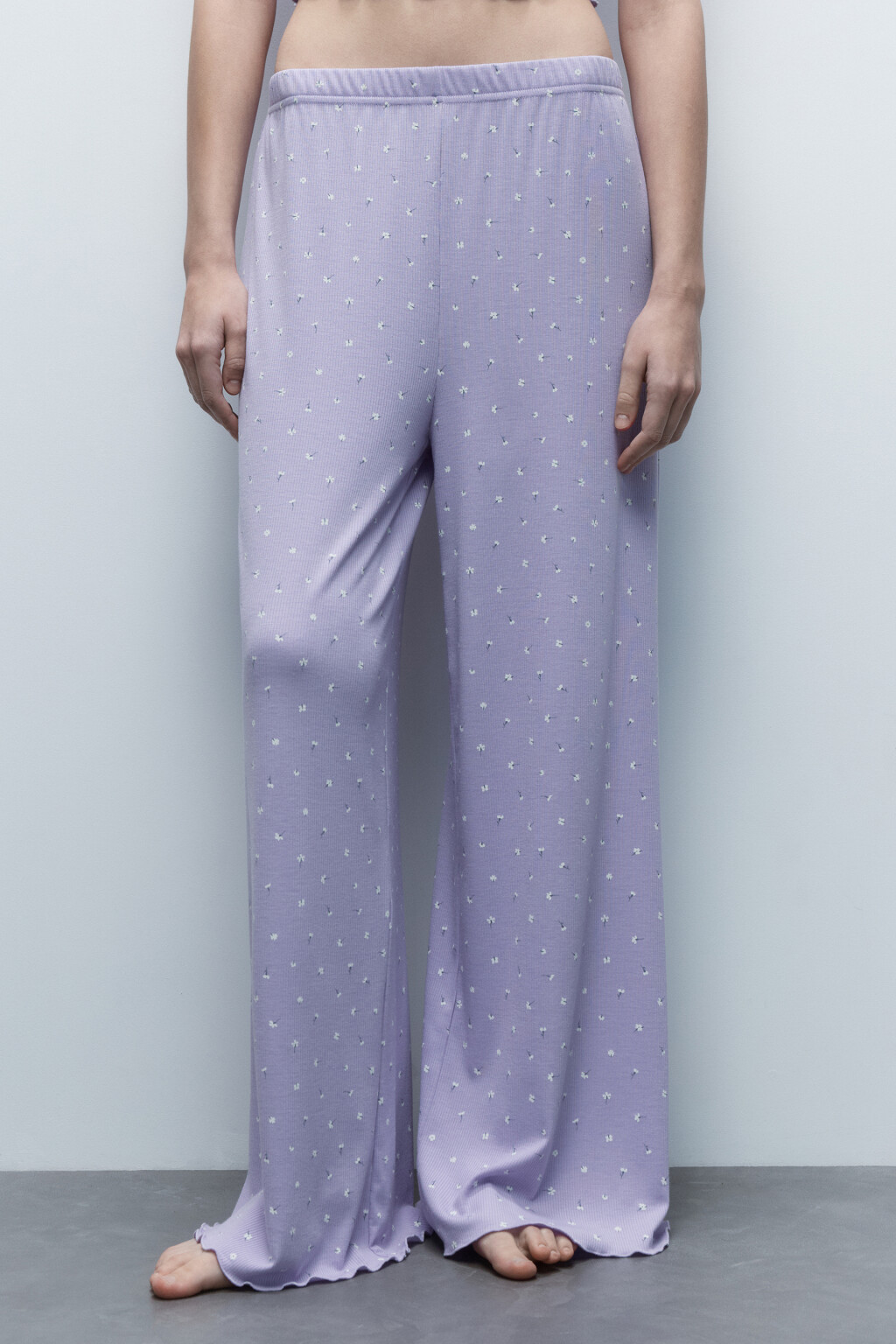 Брюки домашние в рубчик с принтом и оборками - цвет сиреневый - 3
