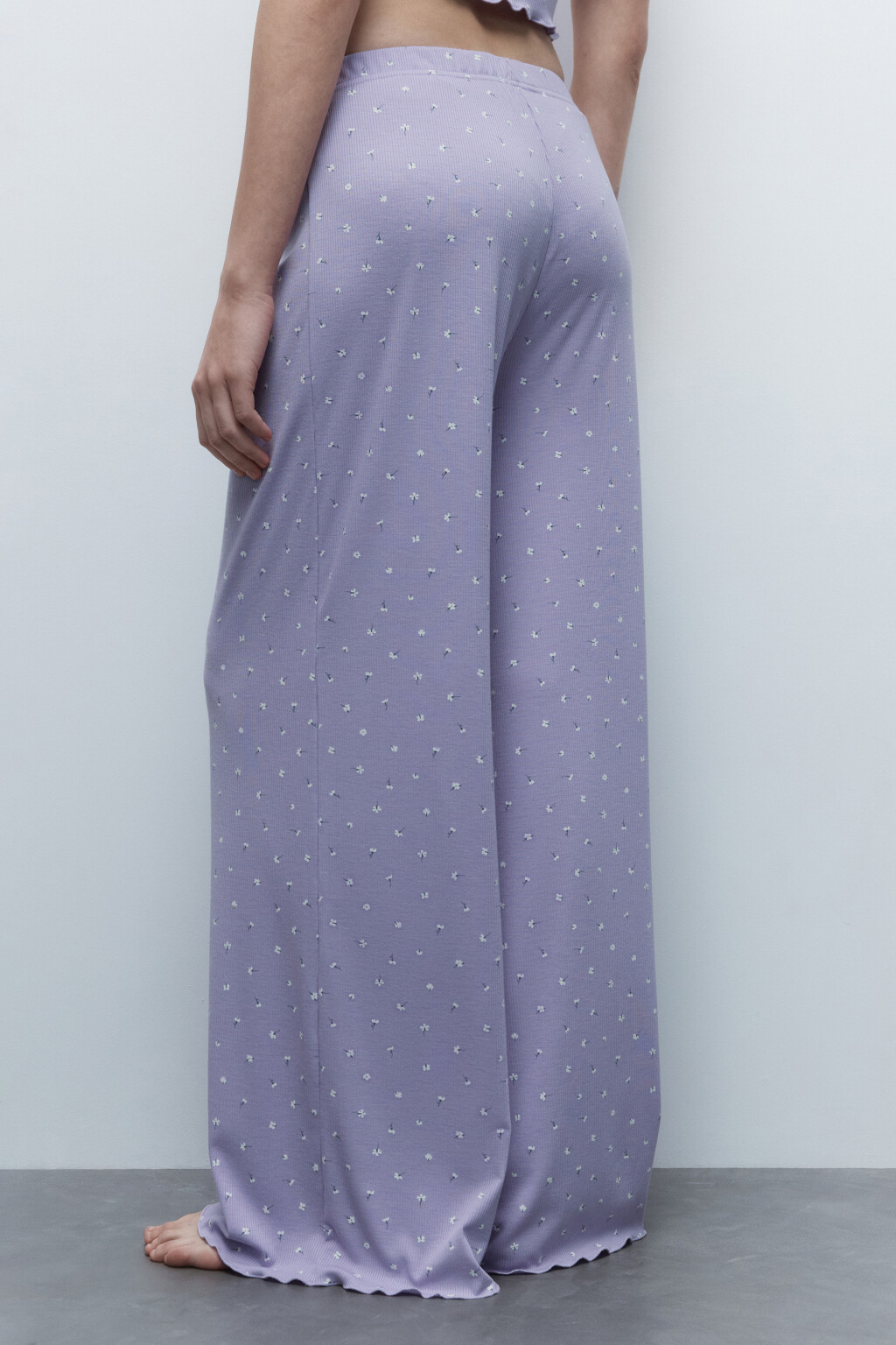 Брюки домашние в рубчик с принтом и оборками - цвет сиреневый - 5