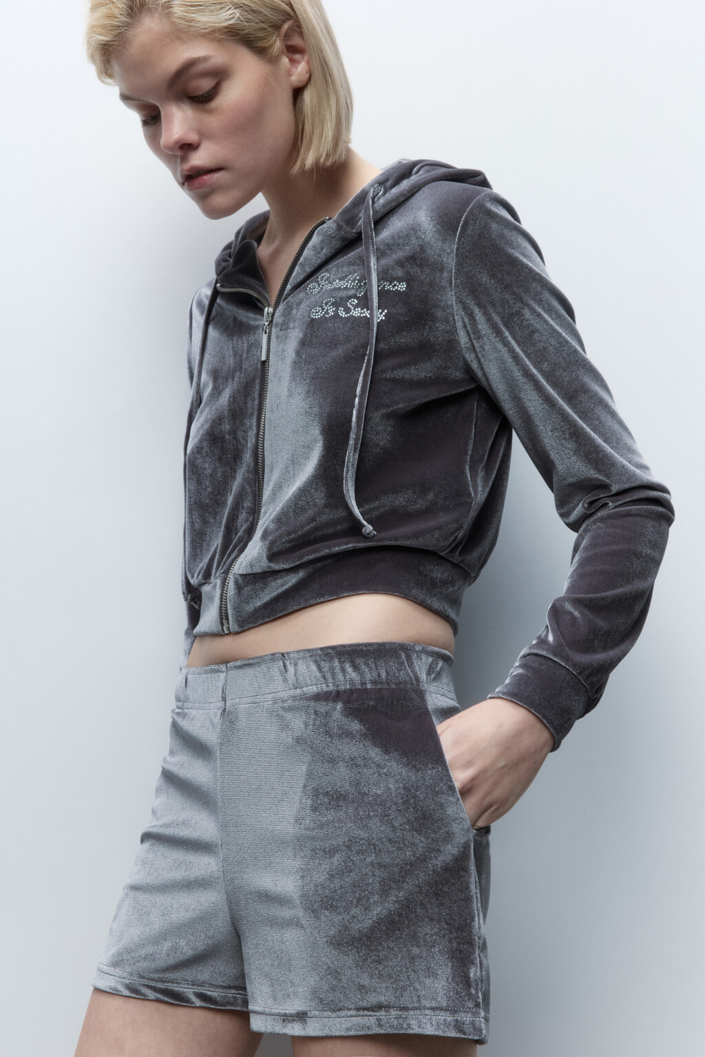 Шорты домашние велюровые с поясом-резинкой - цвет серый - 1