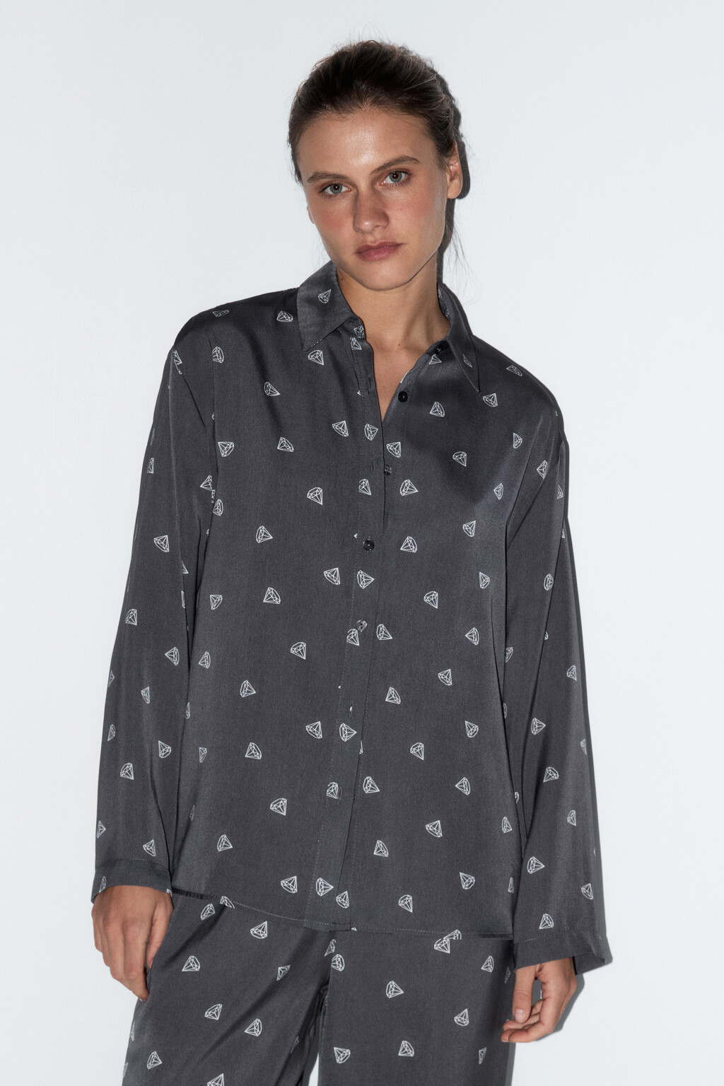Блузка домашняя атласная с принтом - цвет серый - 2