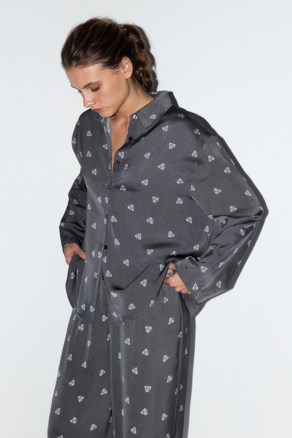 Блузка домашняя атласная с принтом - цвет серый - 3