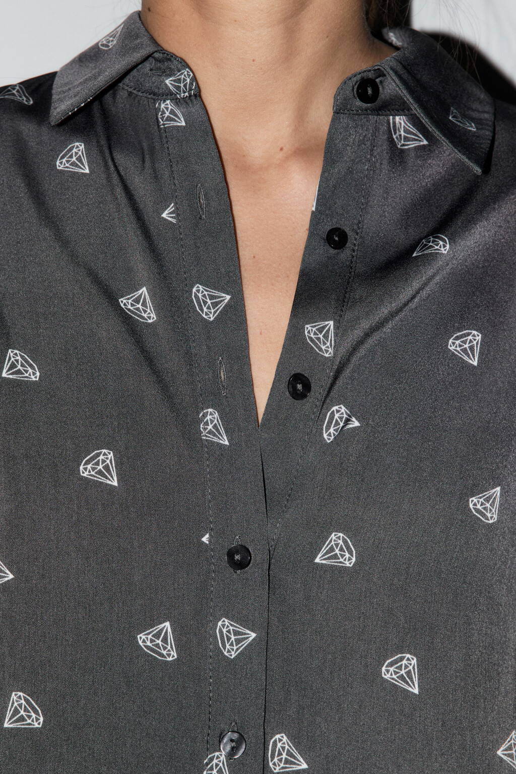 Блузка домашняя атласная с принтом - цвет серый - 6