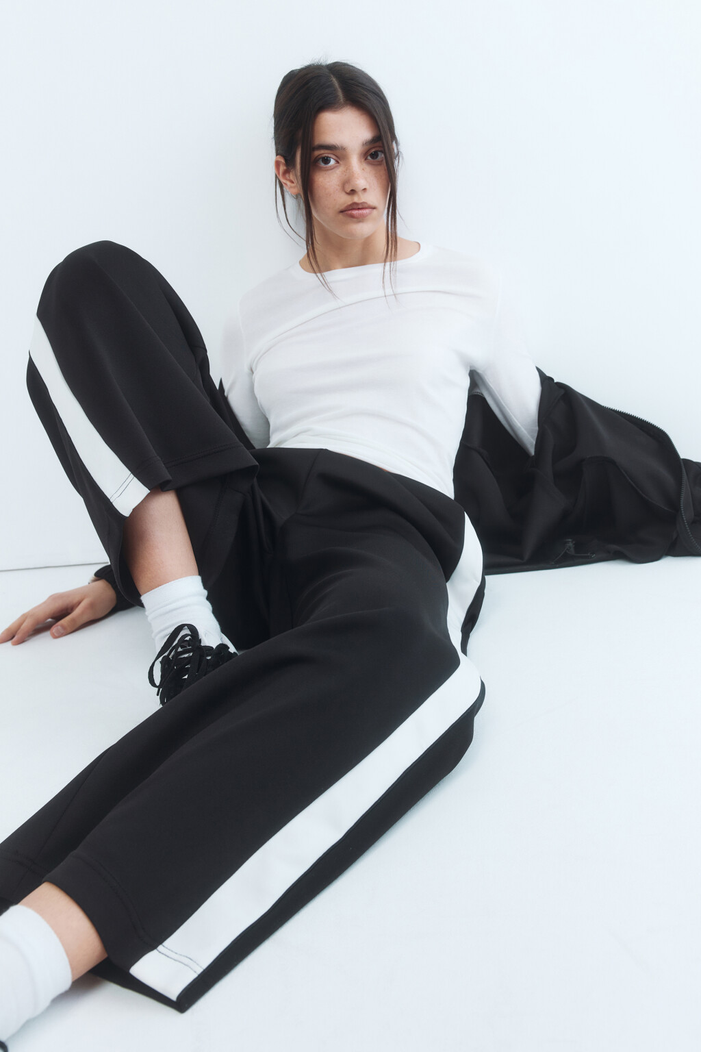 Брюки широкие трикотажные с лампасами - цвет черный - 1