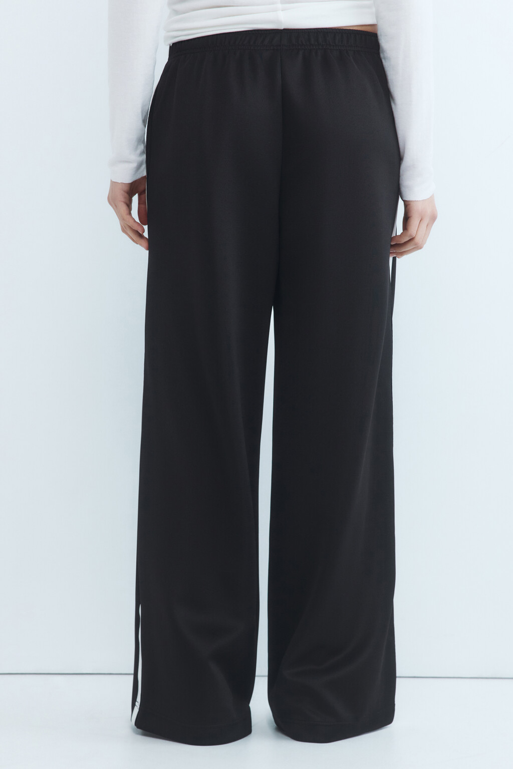 Брюки широкие трикотажные с лампасами - цвет черный - 4