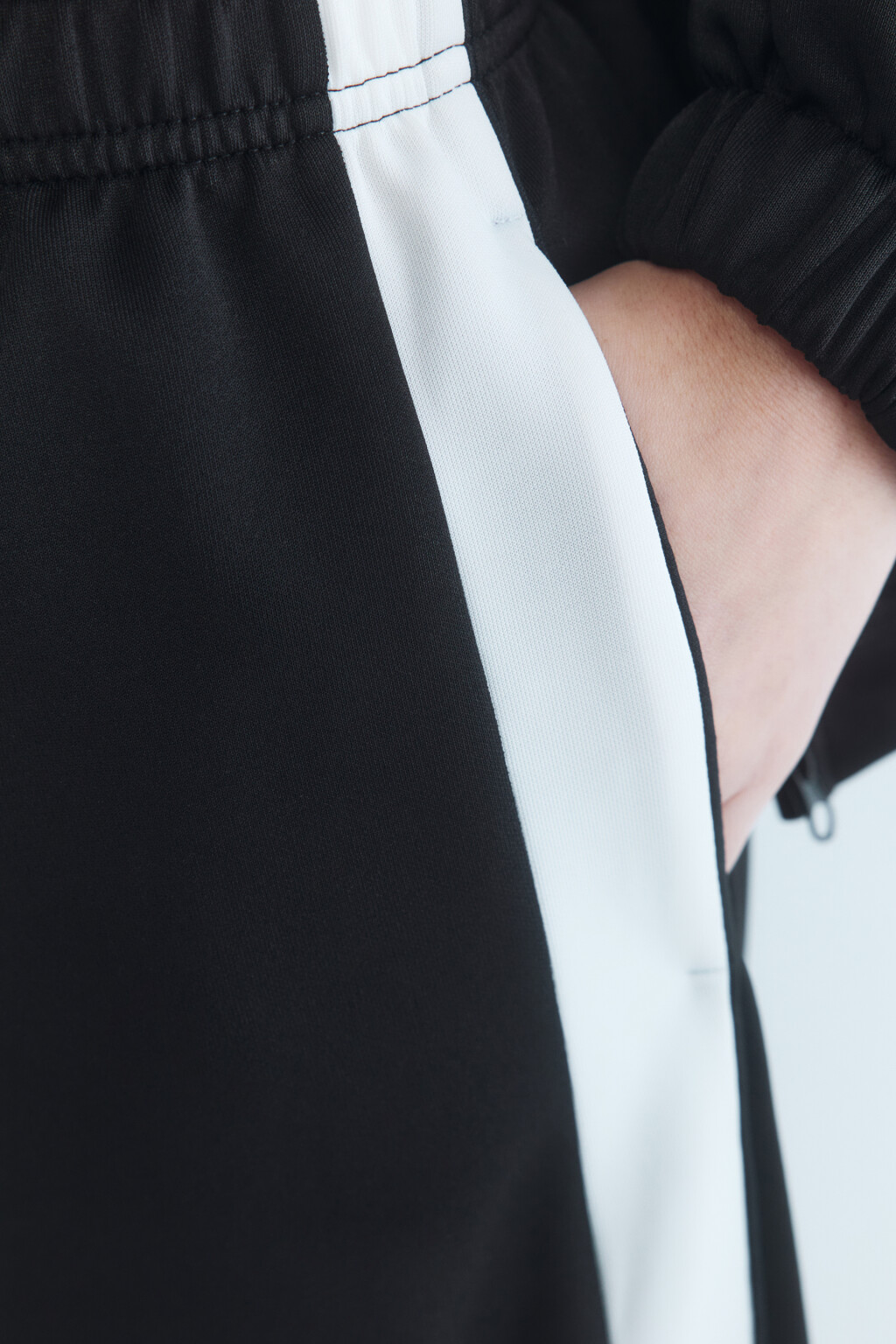 Брюки широкие трикотажные с лампасами - цвет черный - 7