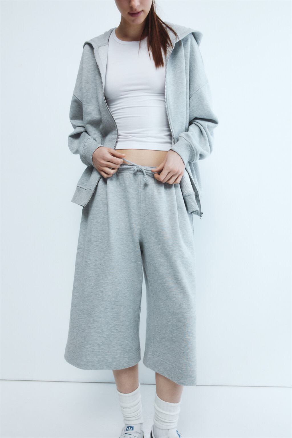 Шорты-бриджи трикотажные с поясом на завязках - цвет серый - 1