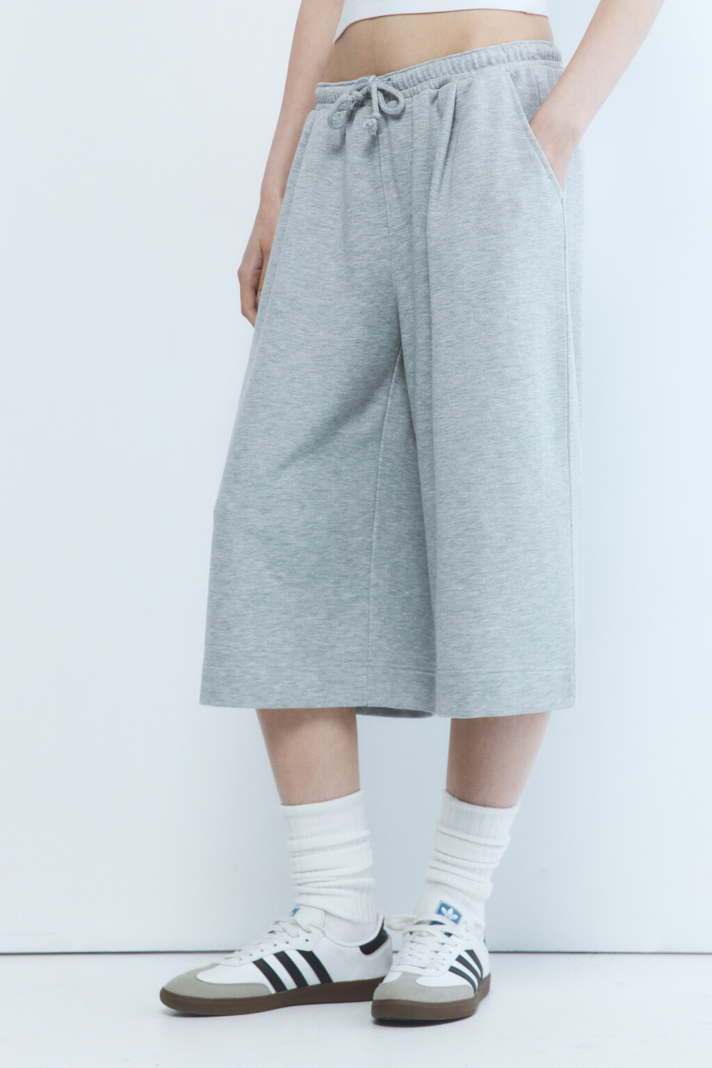 Шорты-бриджи трикотажные с поясом на завязках - цвет серый - 3