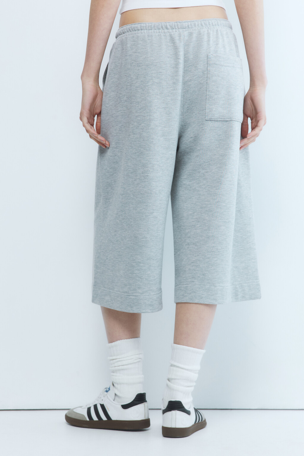 Шорты-бриджи трикотажные с поясом на завязках - цвет серый - 4